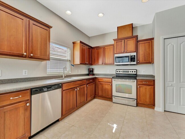 Building Photo - Pristine 4 bed/ 2 bath Annual Rental in Stoneybrook of Venice