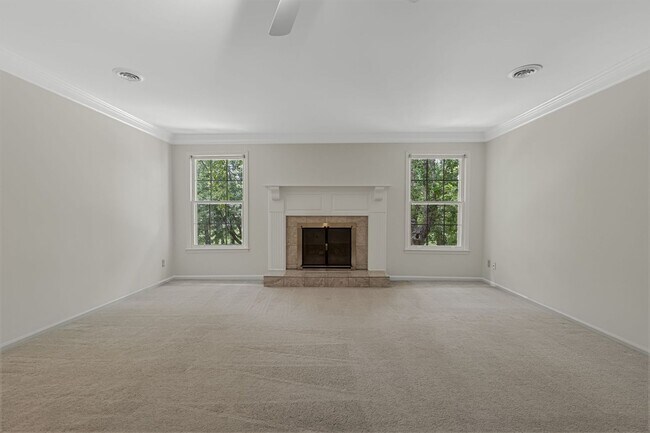 Building Photo - AVAILABLE NOW-- 4-Bed/5-Bath in the heart ...