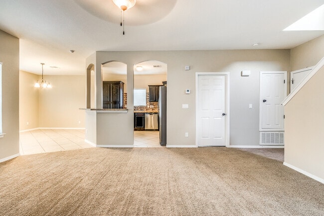 Building Photo - Gorgeous 4 Bedroom Home In Horizon with Refrigerated Air!