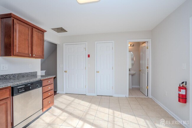 Building Photo - 5 Rafting Way