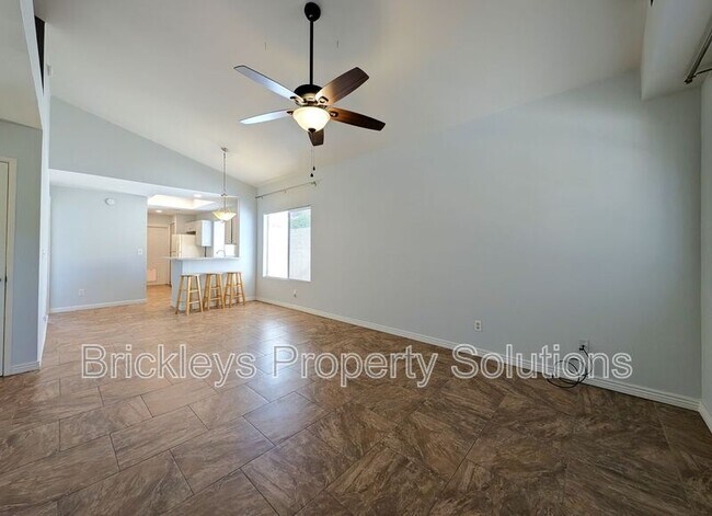 Building Photo - 2955 N Oregon St
