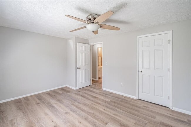 Building Photo - 2407 Redfield Dr