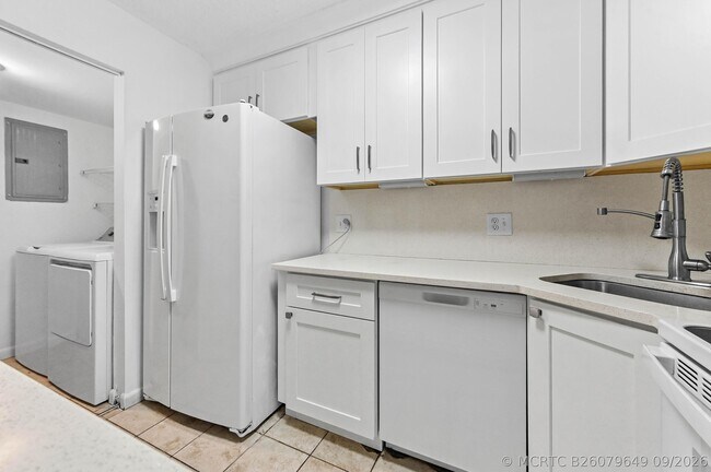 Building Photo - 319 Knotty Pine Cir