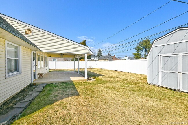 Building Photo - 33 Robin Ln