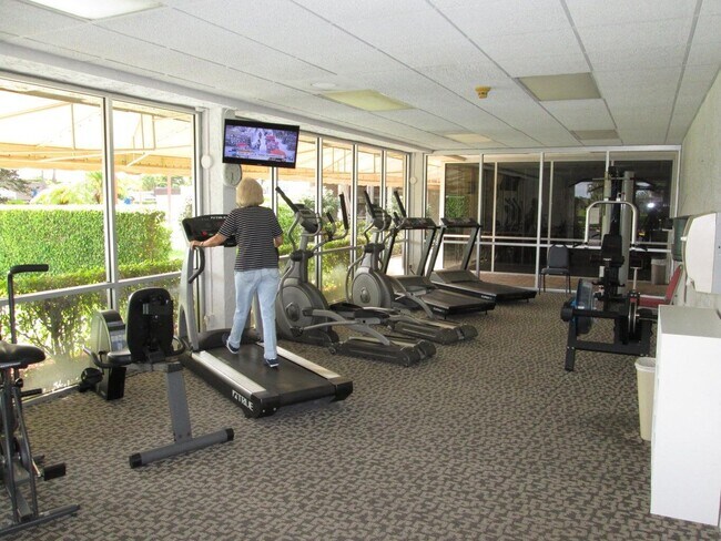 Building Photo - 154 Lake Meryl Dr