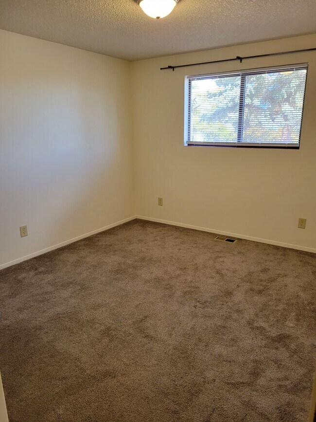 Building Photo - Coming Soon! 4 bedroom 2 bath
