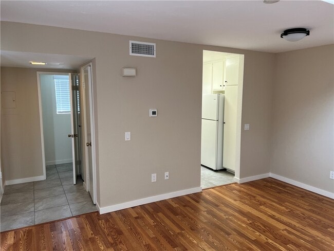 Building Photo - 23401 La Crescenta