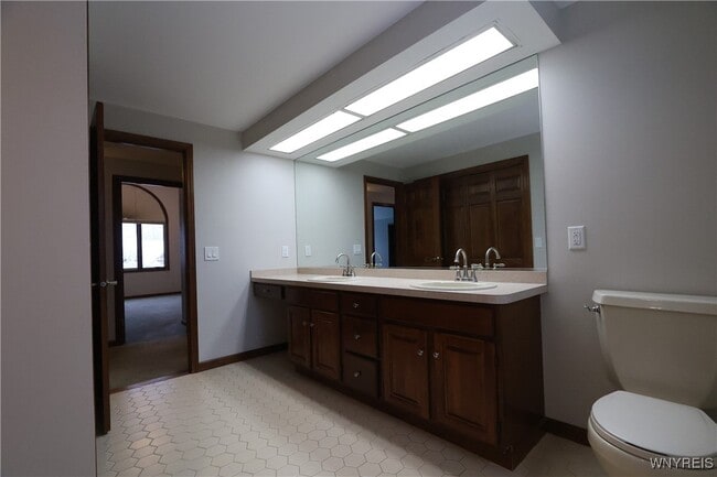 Building Photo - 40 Vassar Dr