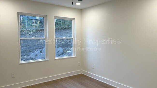 Building Photo - 240 Mcgregor Ave