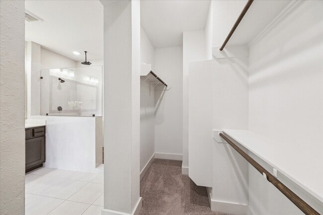 Building Photo - 10942 Brambling Wood Dr
