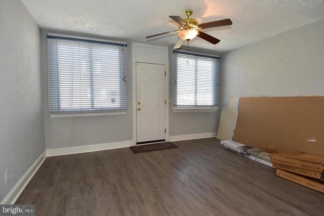 Building Photo - 204 34th St NE