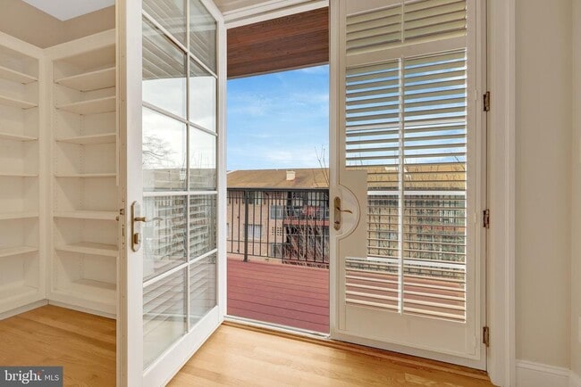 Building Photo - 229 Locust St SE