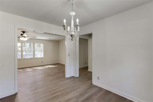 Building Photo - 1373 W Prospect Dr NE