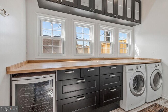 Building Photo - 611 G St SE