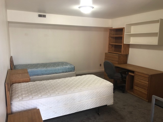 Large Shared Room with bath - 782 800 E