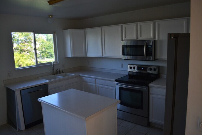 Building Photo - Spacious Sundown 4BD Home on Corner Lot – ...