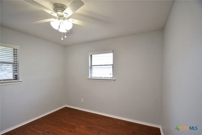 Building Photo - 1215 Clearwater Dr