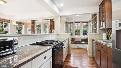 Building Photo - 136 N Irving St