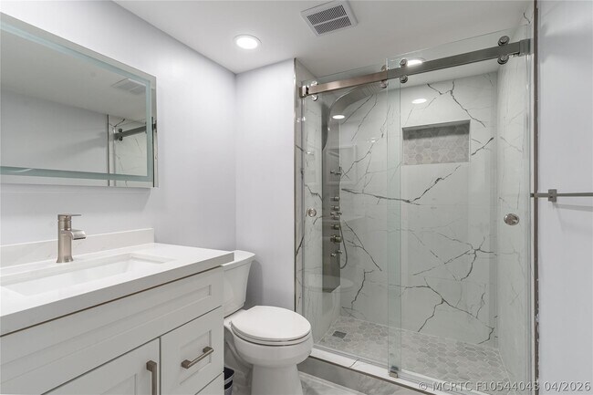 Building Photo - 9523 S Hollybrook Lake Dr