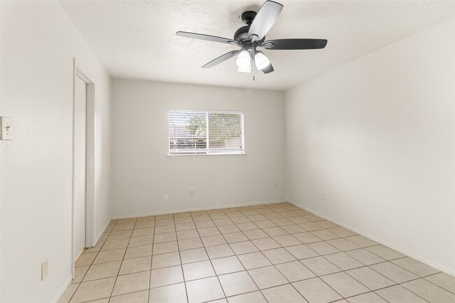 Building Photo - 9811 Mill Shadow Dr