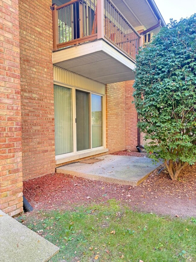 Building Photo - 1253 Island Dr