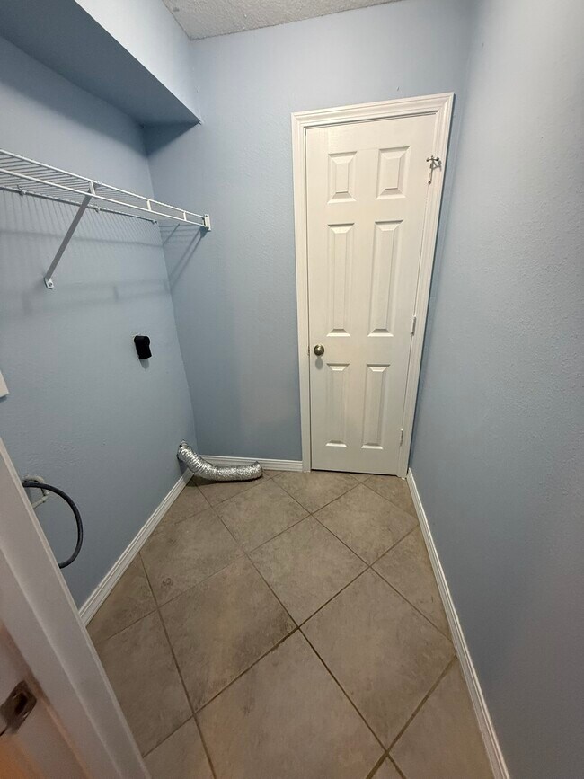 Building Photo - 1625 Martin Bluff Rd