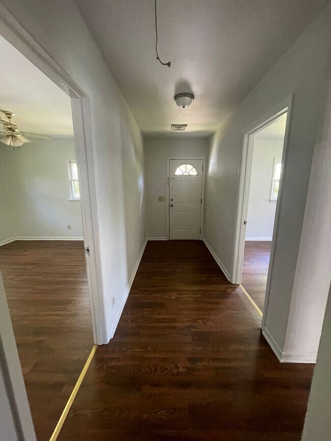 Building Photo - 3 Bed House For Rent in Elsberry