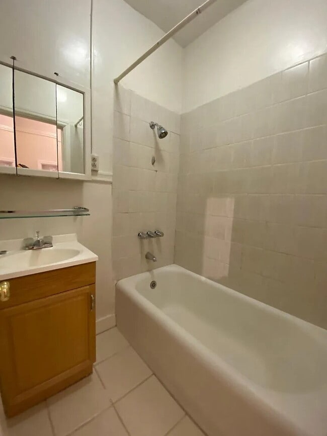 Building Photo - 1-Bedroom Gem in the Heart of San Francisco – Cozy 364 Sq Ft Haven!"