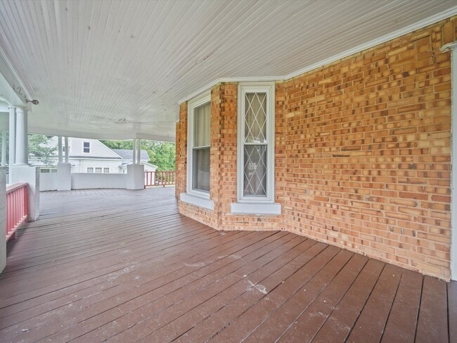 Building Photo - 4 Bedroom/2 Bath Home for Rent