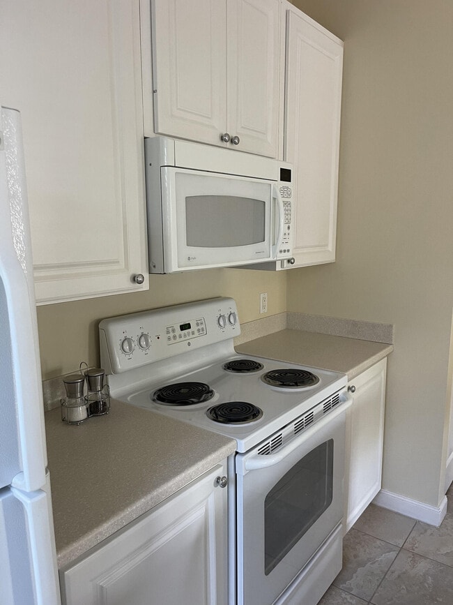 Building Photo - 1833 Dakota Dr