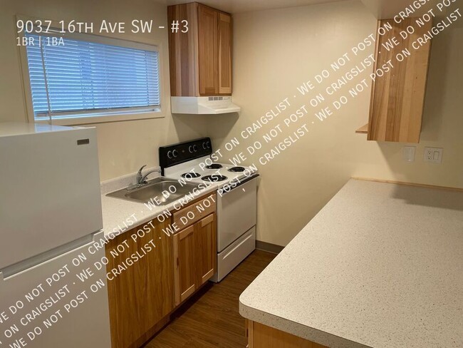 Building Photo - West Seattle - Renovated 1 Bedroom - 1 Bat...