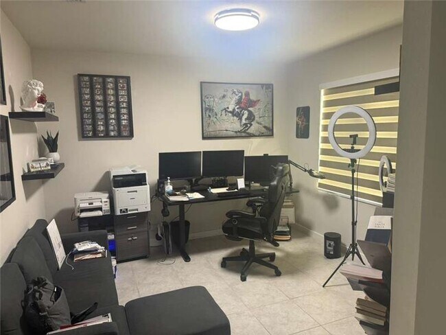 Building Photo - 1020 NW 5th Terrace