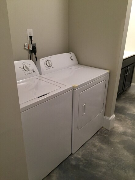 Building Photo - 3818-3820 Arsenal St