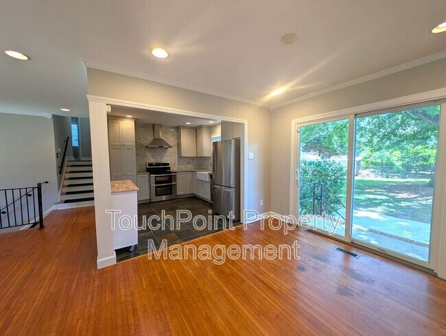 Building Photo - 6724 Sunview Dr
