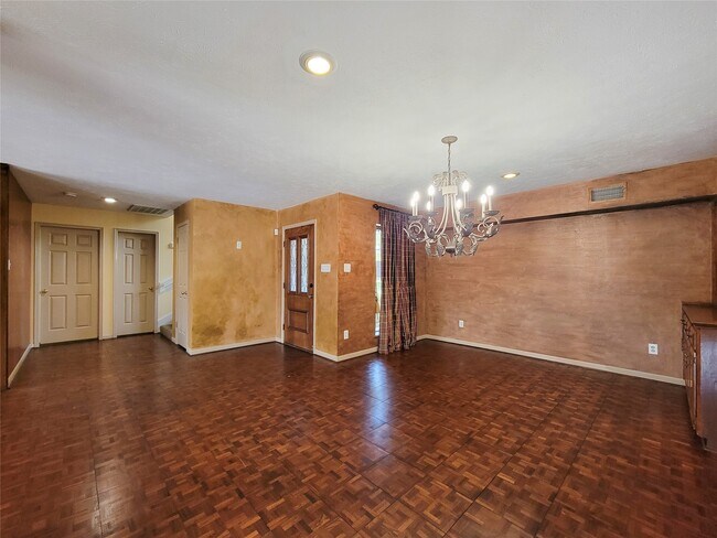 Building Photo - 4717 Country Club View