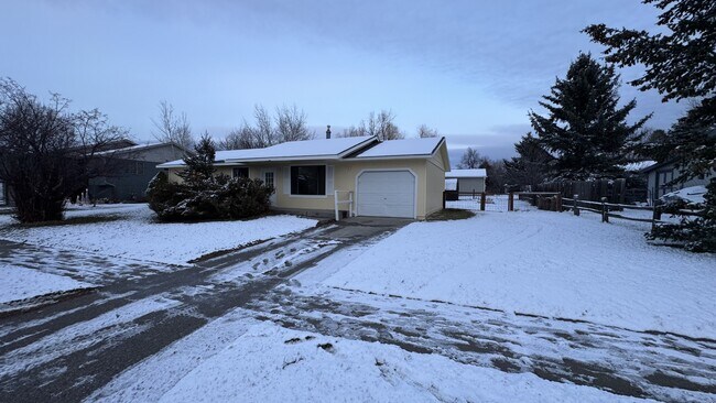 Primary Photo - 110 N Yellowstone Ave