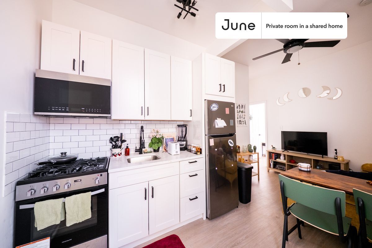 Building Photo - Room in Shared 2 bed/1 bath home in Bushwick