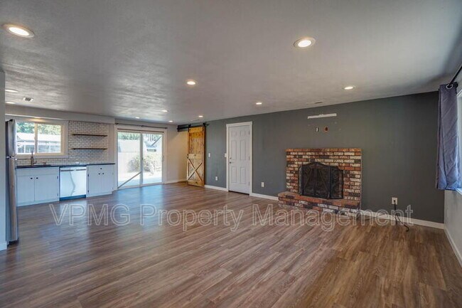 Building Photo - 3513 NE 135th Ave