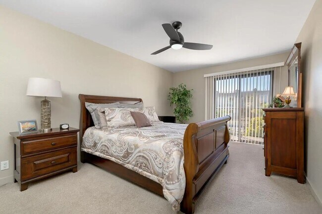 Building Photo - Move-In Ready 2BR/2BA Condo in Prime Cortez Hill Location!