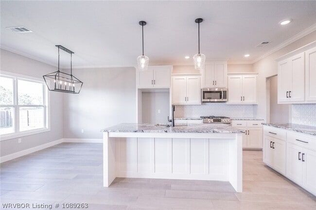Building Photo - 9000 Mayswood Pl