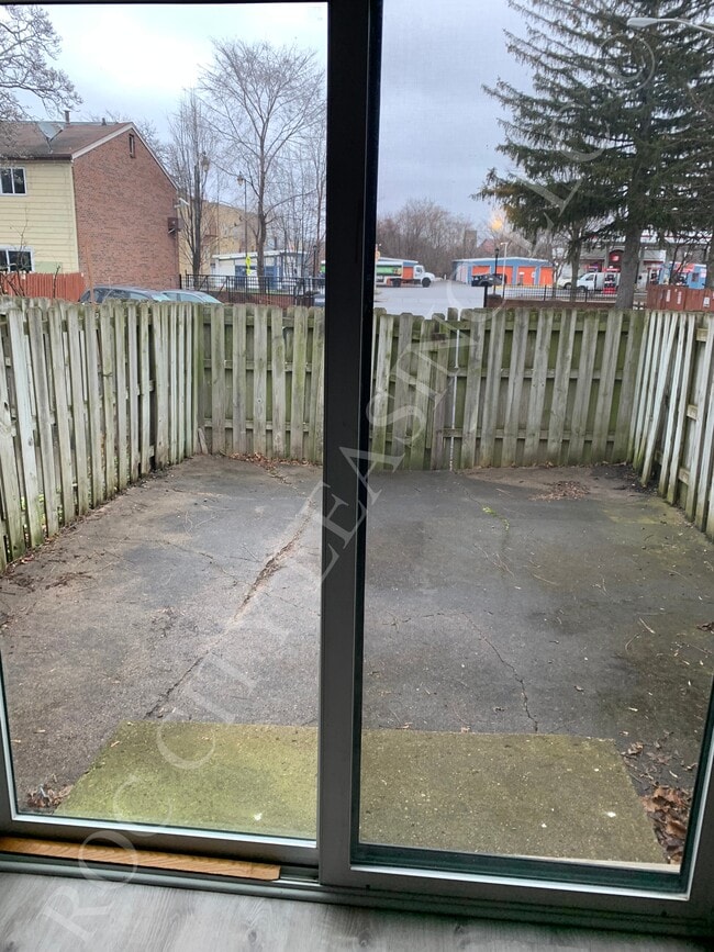 Building Photo - 89 Twin Beeches