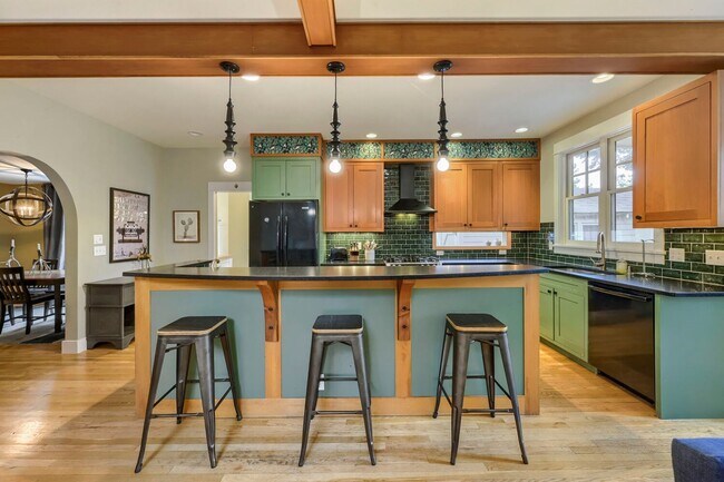 Building Photo - 2018 Columbine Ave