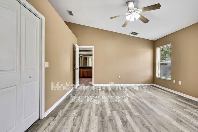 Building Photo - 12320 Papercraft Ave