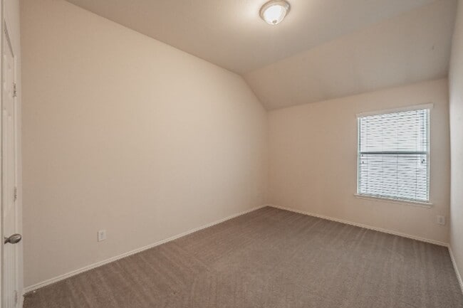 Building Photo - 9916 Channing Rd