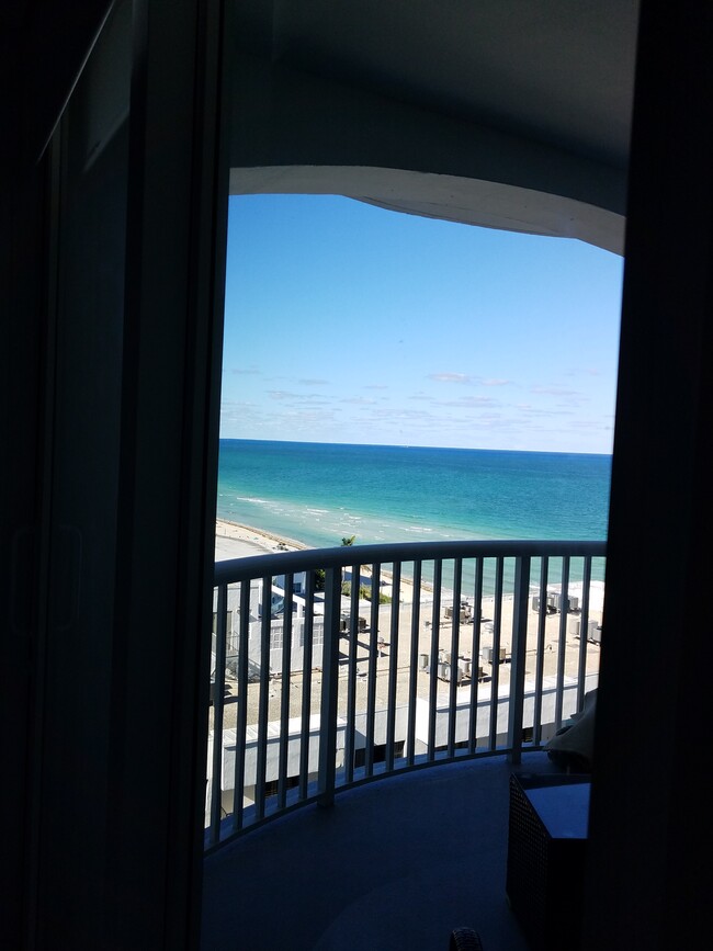 Building Photo - 5401 Collins Ave