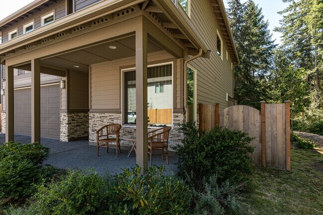 Building Photo - 2934 SW Crestwood Dr