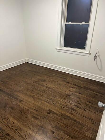 Bedroom - 4872 W Homer St