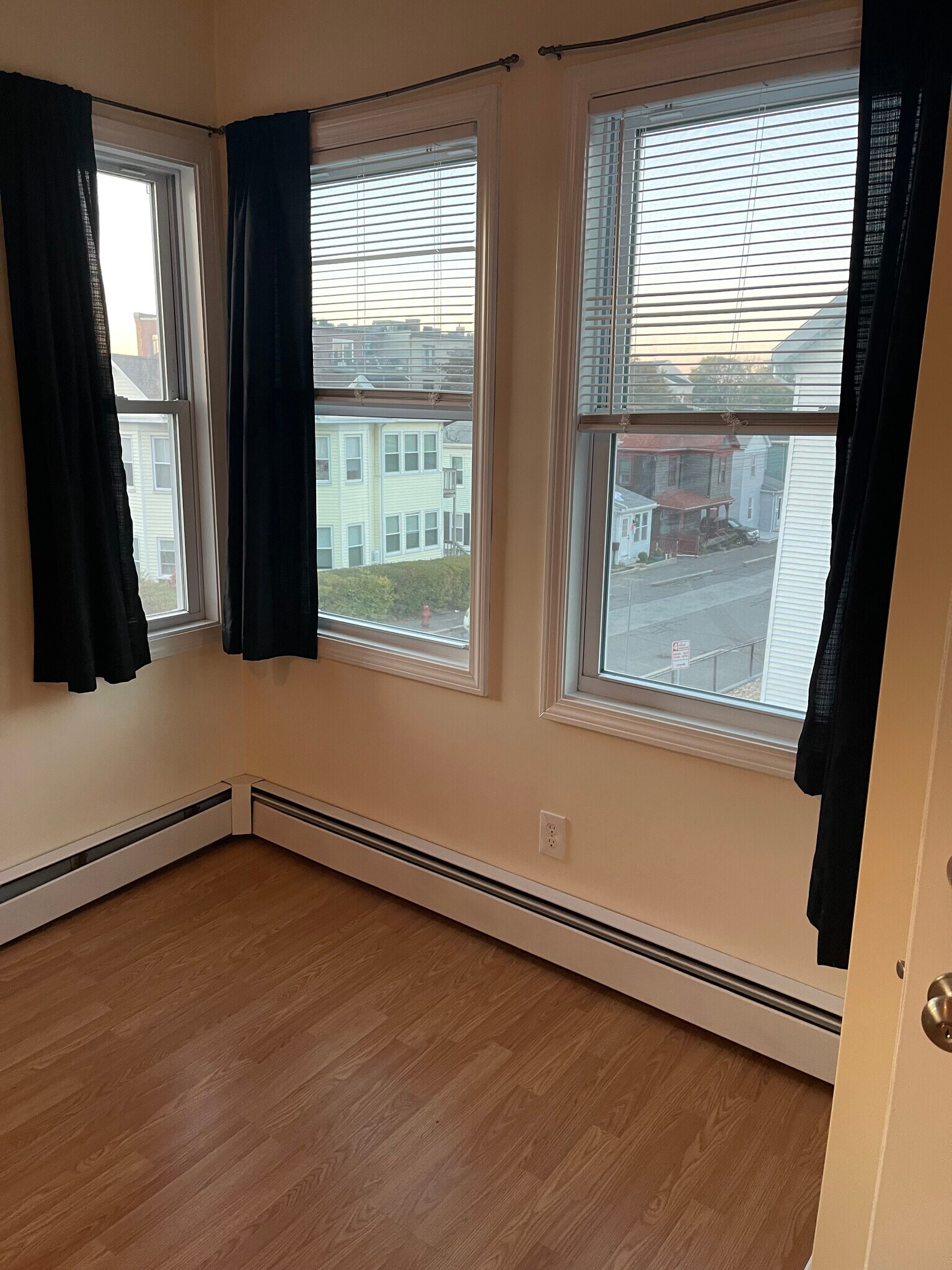 Building Photo - 42 Pond St