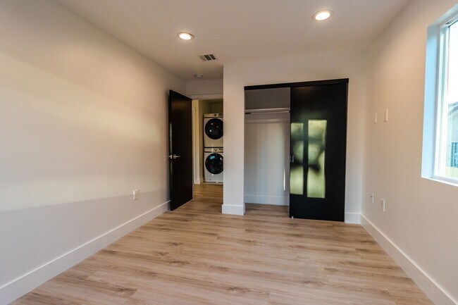 Building Photo - 5020 Pickford St