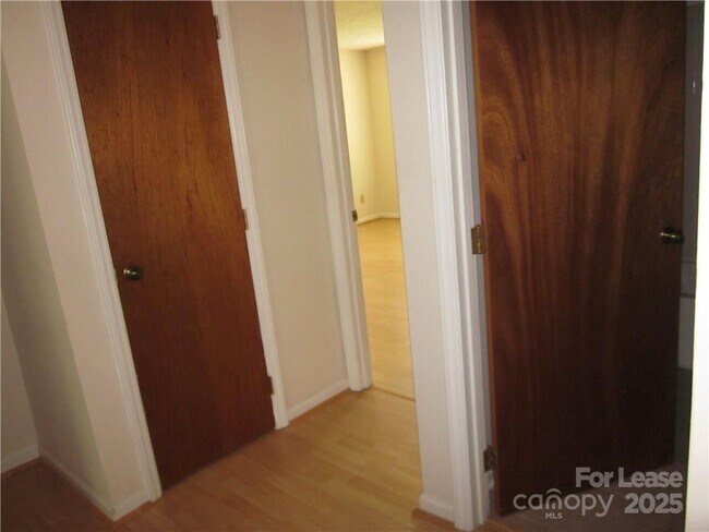 Building Photo - 11411 Misty Valley Ct